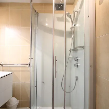 Bel F3 Au 2eme Etage, A 50m Des Thermes, Bien Equipe, 6 Couchages, Ideal Pour Cures Et - Fr-1-415-65 Apartamento *