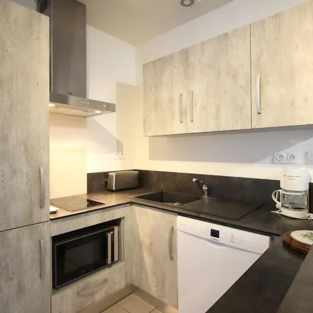 Bel F3 Au 2eme Etage, A 50m Des Thermes, Bien Equipe, 6 Couchages, Ideal Pour Cures Et - Fr-1-415-65 Apartamento *